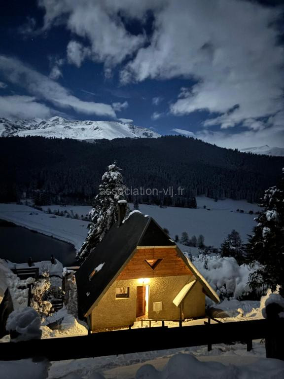 Photo de Adorable Chalet Sur le lac de Payolle